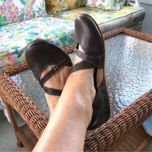 Ahnu Trullia Mary Jane Yoga Ballet Flats Women’s 6.5, Nubuck Brown Leather Shoes